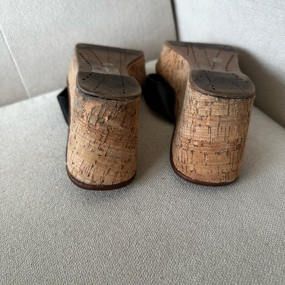 DV Dolce Vita Gold Trim Thong Wedge Sandals Black Size 6 - Picture 6 of 8